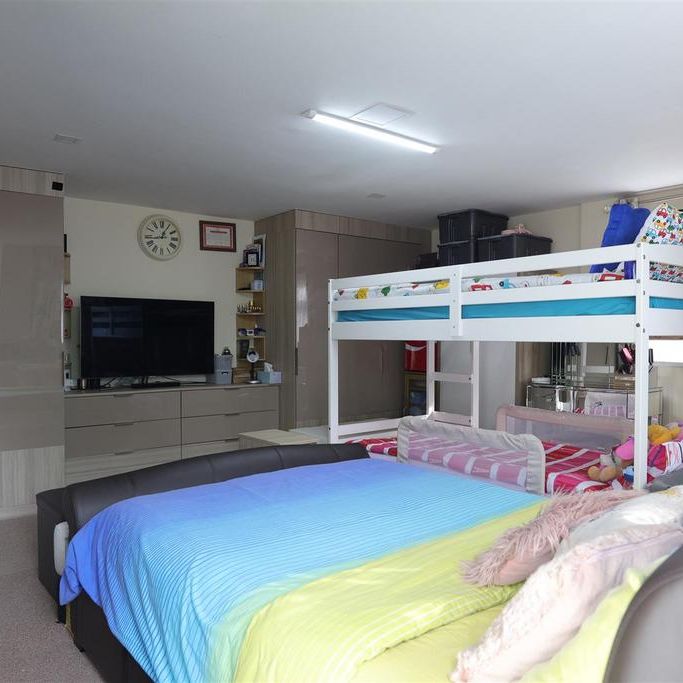 6 bedroom house to rent - Photo 1