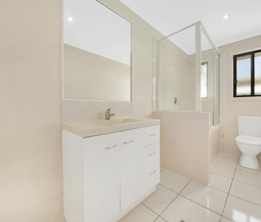 SPACIOUS FAMILY HOME WITH AIR CONDITONING - Photo 6