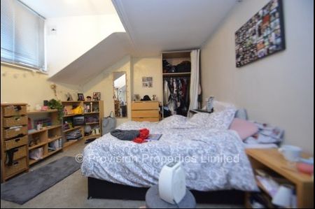 6 Bedroom Properties in Hyde Park - Photo 4