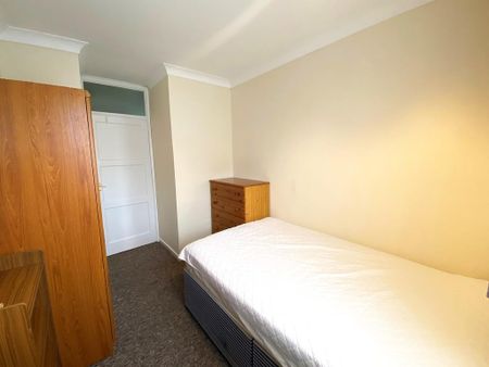 3 bedroom flat to rent - Photo 5