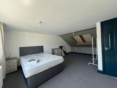 4 bedroom terraced house to rent - Photo 5