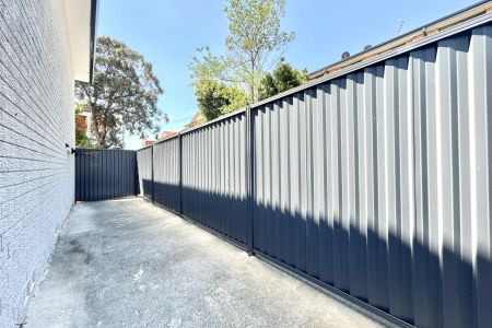 Townhouse-style Apartment with split level. - Photo 5