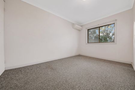 :: 6 MONTH LEASE :: MODERN UNFURNISHED TWO BEDROOM UNIT IN GREAT LOCATION - Photo 2