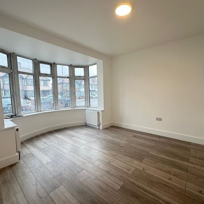 Princes Avenue, Kingsbury, NW9 - Photo 1