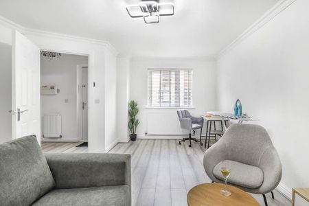 Moccasin Avenue - Photo 3