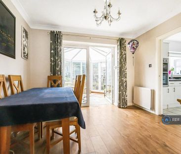 4 bedroom semi-detached house to rent - Photo 3