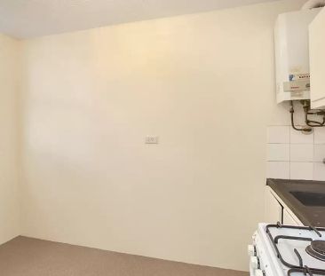 NEAT AND TIDY STUDIO IN CONVENIENT PADDINGTON LOCATION - Photo 4