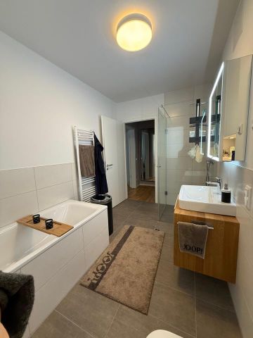 Nachmieter Moderne, Helle, 4-Zi Wohnung Neubau mit Balkon, Aufzug - Photo 2