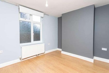 Trafalgar Road, Horsham, RH12 - Photo 3