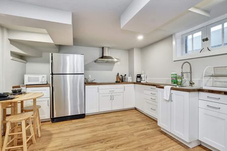 213 Melrose Avenue - Photo 2