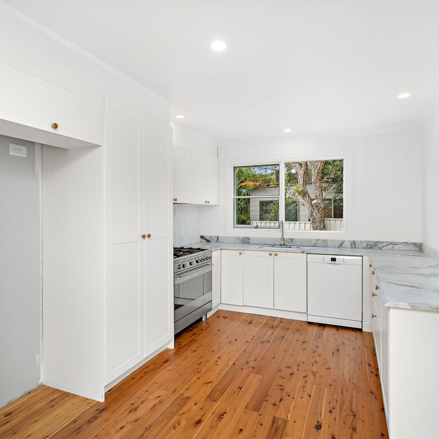 Luxurious Coastal Living in Kiama Heights - Photo 1