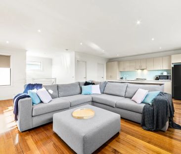 Stylish & Spacious Town Residence in Prime Location - Photo 1