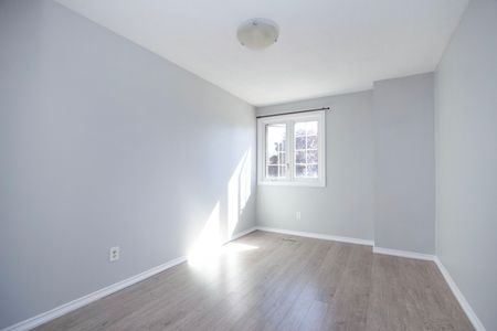 For Lease - 10 Bassett Boulevard Unit# 9, Whitby, Ontario - Photo 3