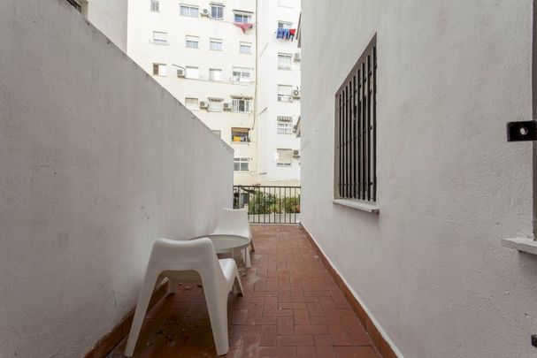 Bright room in Avenida de la Constitución - Photo 1