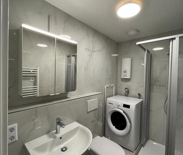 Frisch sanierte, helle 1,5-Zimmer-Wohnung Möbliert Einzugsbereit - Photo 1