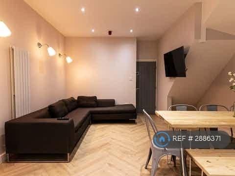 1 bedroom in a house share to rent - Photo 1