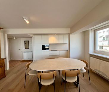Volledig gerenoveerd en gemeubeld appartement met frontaal zeezicht - foto 4