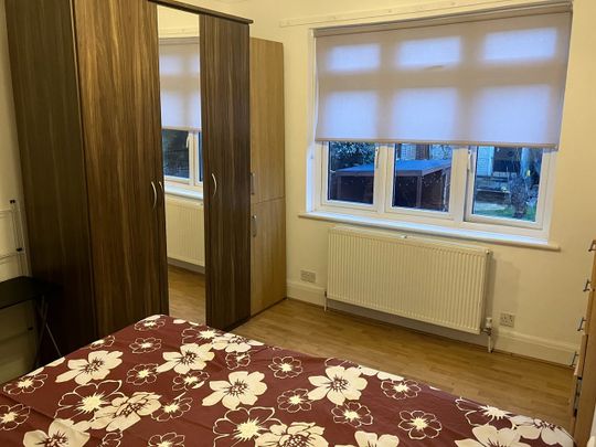 Room in a Shared House, Valley Road, SW16 - Photo 1