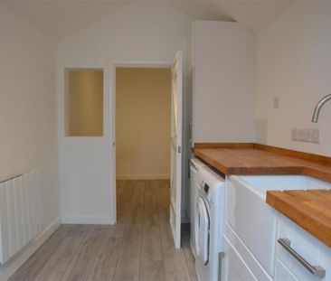 2 bedroom character property to rent - Photo 1