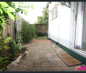 Private, Spacious & Conveniently Located! - Photo 5