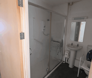 **Apply online** 1 Bed first floor flat, no lift. Adapted shower, P... - Photo 5