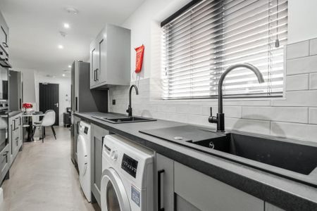 6 bedroom house to rent - Photo 4