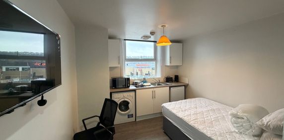 Oldgate, Huddersfield - Photo 2