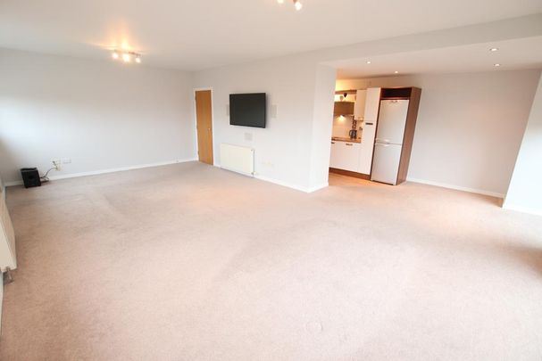 3 bedroom flat to rent - Photo 1