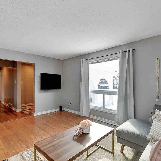 135 Oakburn - Photo 1