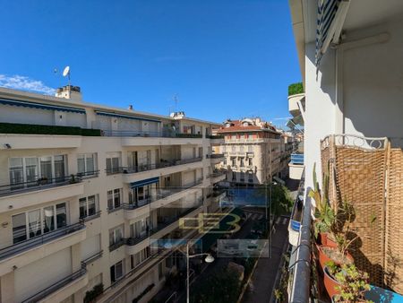 SQUARE ROYAL 4ème / EN COURS DE RESERVATION - Photo 4