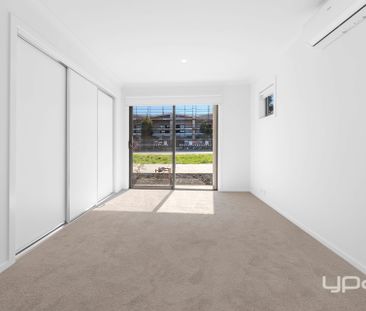Modern Reverse-Style Living - Photo 4
