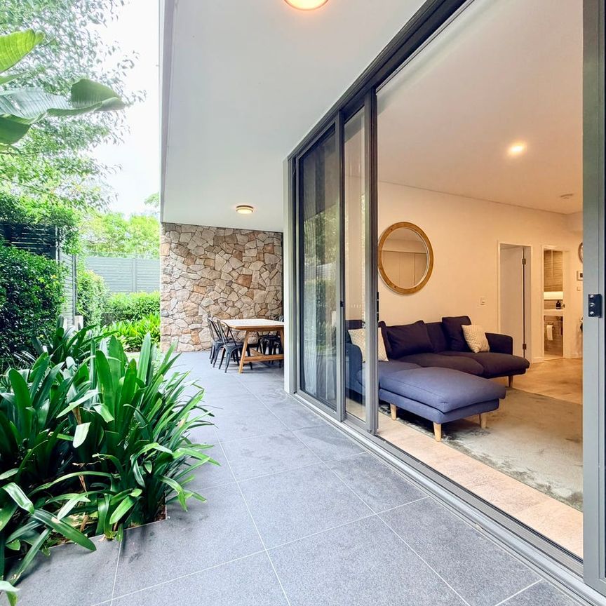 Modern ground-floor courtyard apartment in luxury ‘Evergreen’ – private leafy outlook - Photo 1