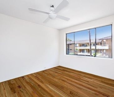 Beautifully Renovated Two Bedroom Unit - Photo 4