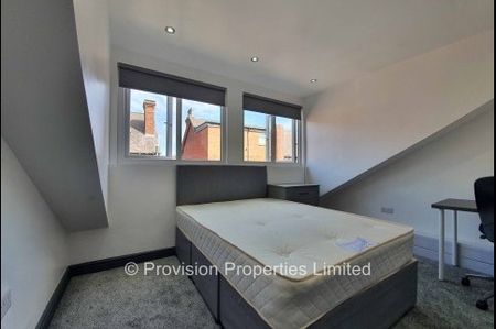 4 Bedroom House Central Hyde Park - Photo 4