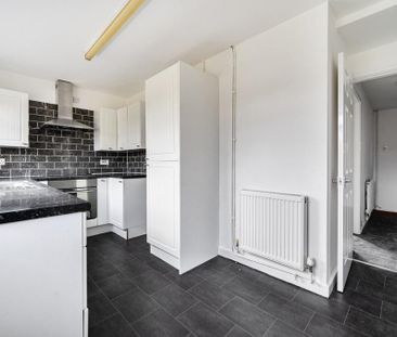 2 bedroom semi-detached house to rent - Photo 6