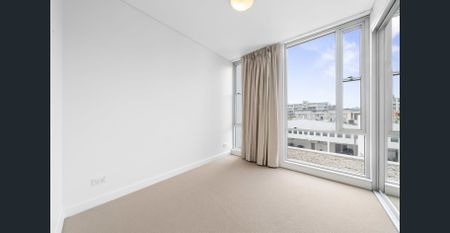 TWO LEVEL TWO BEDROOM SUN DRENCHED APARTMENT - Photo 3