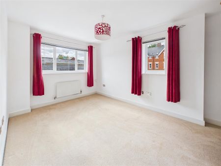 4 bedroom Town house to rent - Photo 2