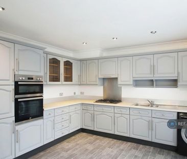 3 bedroom semi-detached house to rent - Photo 4