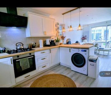 2 bedroom semi-detached house to rent - Photo 5