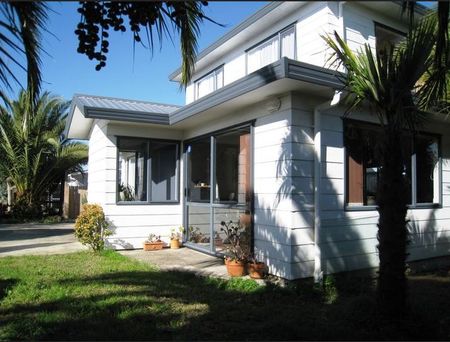 ELLERSLIE - 3 Bedroom House in a good location - Photo 4