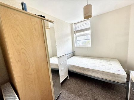 4 bedroom flat to rent - Photo 4