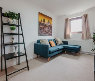 3 bedroom flat to rent - Photo 1