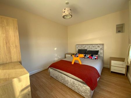 1 bedroom in a house share to rent - Photo 4