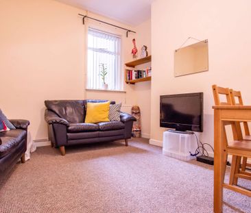 Ideal for its close proximity to town! - Photo 1