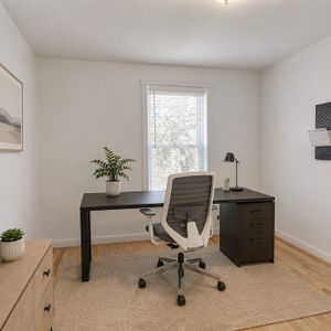 Jolie 4 1/2 Situé Au 247 7e Ave N - Photo 3