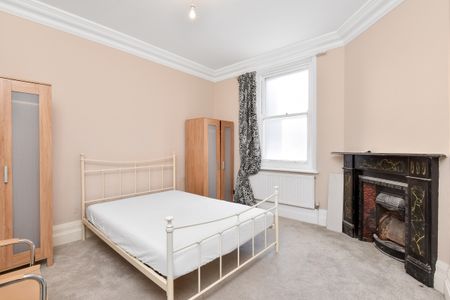 Camberwell New Road, London, SE5 - Photo 3