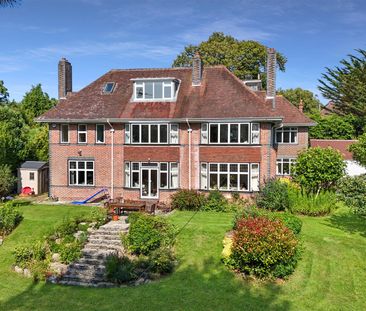 6 Bedroom House - Photo 3