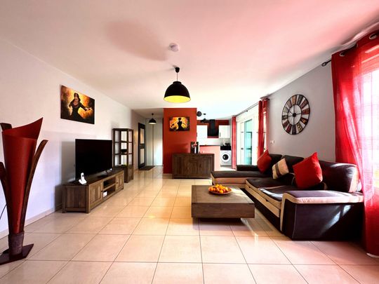 Location Appartement 2 pièces 55m² ST DENIS 97490 - Photo 1