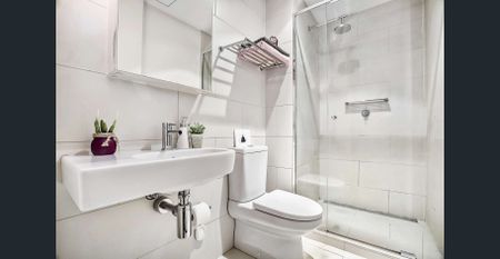 Stylish and Spacious Lifestyle - Fully Furnished! - Photo 4