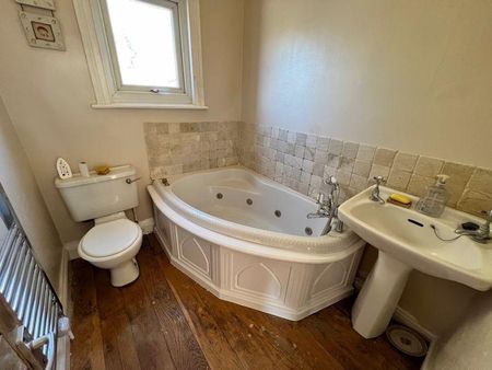 3 bedroom semi-detached house to rent - Photo 4